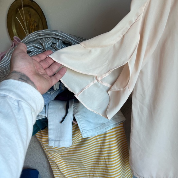 Thin blouse - Picture 3 of 3